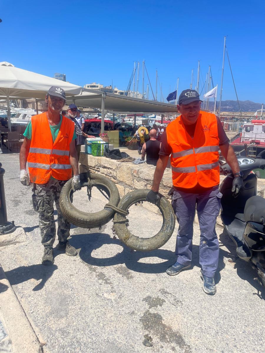 Καθαρός ο βυθός στο Ενετικό Λιμάνι Ηρακλείου: Μεγάλη επιχείρηση με τη συμμετοχή 30+ φορέων! 10 Καθαρός ο βυθός στο Ενετικό Λιμάνι Ηρακλείου: Μεγάλη επιχείρηση με τη συμμετοχή 30+ φορέων!