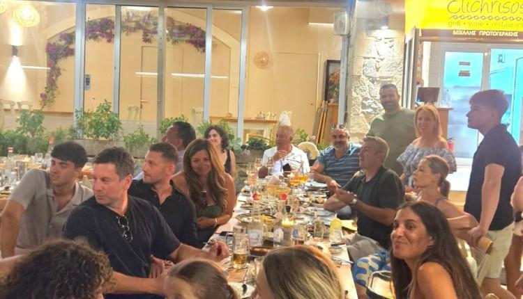 Γλέντι με άρωμα... Μεσαράς στο εστιατόριο «Elichrisos»: Ομογενείς από την Αυστραλία χόρεψαν παραδοσιακούς χορούς!