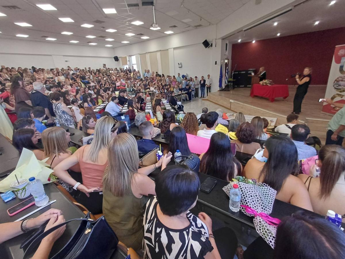 Ρέθυμνο: Χαρμόσυνες στιγμές στο Πανεπιστήμιο εν μέσω του πύρινου ολέθρου – Η νέα γενιά πήρε τα πτυχία της - Καλή σταδιοδρομία Γωγώ! 6 Ρέθυμνο: Χαρμόσυνες στιγμές στο Πανεπιστήμιο εν μέσω του πύρινου ολέθρου – Η νέα γενιά πήρε τα πτυχία της - Καλή σταδιοδρομία Γωγώ!