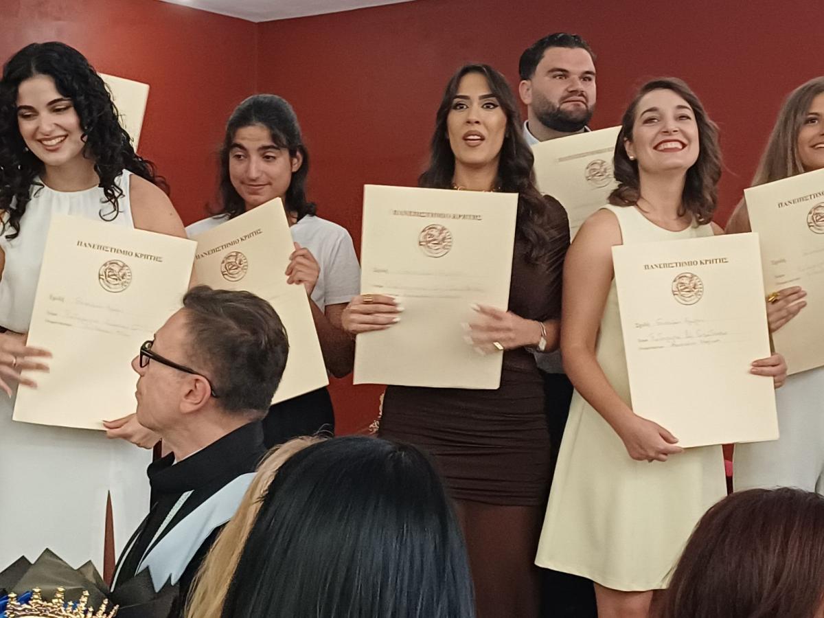 Ρέθυμνο: Χαρμόσυνες στιγμές στο Πανεπιστήμιο εν μέσω του πύρινου ολέθρου – Η νέα γενιά πήρε τα πτυχία της - Καλή σταδιοδρομία Γωγώ! 4 Ρέθυμνο: Χαρμόσυνες στιγμές στο Πανεπιστήμιο εν μέσω του πύρινου ολέθρου – Η νέα γενιά πήρε τα πτυχία της - Καλή σταδιοδρομία Γωγώ!