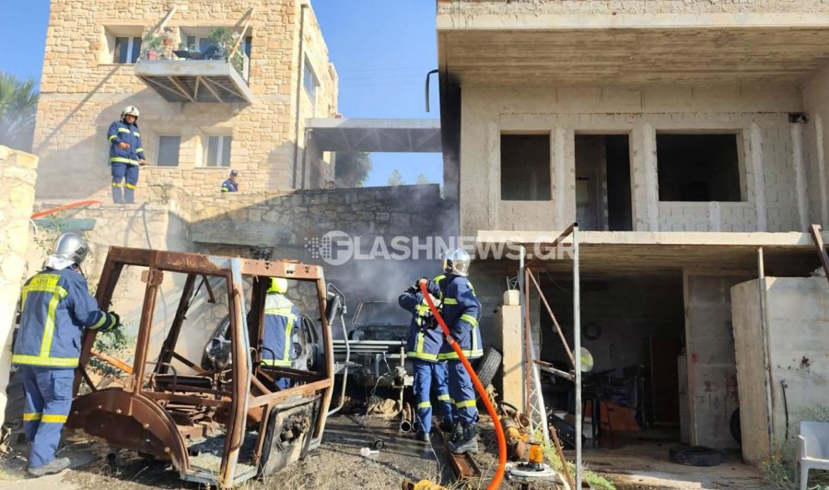 Κρήτη: Πυρκαγιά «τύλιξε» δύο οχήματα σε πάρκινγκ κατοικιών - Έγιναν στάχτη - Δείτε εικόνες 8 Κρήτη: Πυρκαγιά «τύλιξε» δύο οχήματα σε πάρκινγκ κατοικιών - Έγιναν στάχτη - Δείτε εικόνες