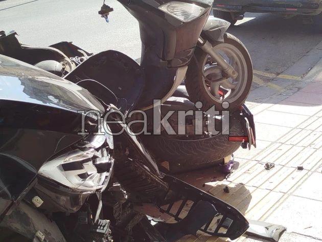 Αναστάτωση στο Ηράκλειο: ΙΧ «θέρισε» αυτοκίνητα και μηχανάκια - Δείτε εικόνες 5 Αναστάτωση στο Ηράκλειο: ΙΧ «θέρισε» αυτοκίνητα και μηχανάκια - Δείτε εικόνες