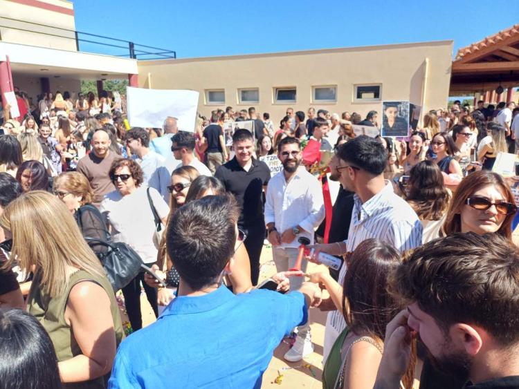 Ρέθυμνο: Χαρμόσυνες στιγμές στο Πανεπιστήμιο εν μέσω του πύρινου ολέθρου – Η νέα γενιά πήρε τα πτυχία της - Καλή σταδιοδρομία Γωγώ!