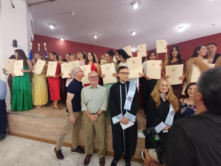 Ρέθυμνο: Χαρμόσυνες στιγμές στο Πανεπιστήμιο εν μέσω του πύρινου ολέθρου – Η νέα γενιά πήρε τα πτυχία της - Καλή σταδιοδρομία Γωγώ!