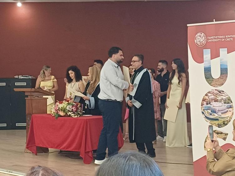 Ρέθυμνο: Χαρμόσυνες στιγμές στο Πανεπιστήμιο εν μέσω του πύρινου ολέθρου – Η νέα γενιά πήρε τα πτυχία της - Καλή σταδιοδρομία Γωγώ!