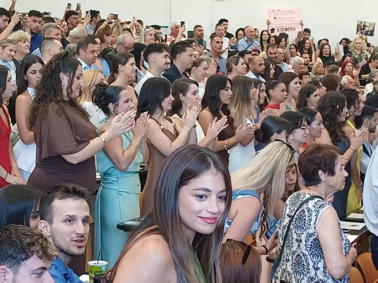 Ρέθυμνο: Χαρμόσυνες στιγμές στο Πανεπιστήμιο εν μέσω του πύρινου ολέθρου – Η νέα γενιά πήρε τα πτυχία της - Καλή σταδιοδρομία Γωγώ!