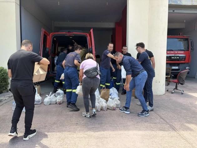 Κύμα αλληλεγγύης στον Μυλοπόταμο: Πάνω από 1.200 μερίδες φαγητού και είδη πρώτης ανάγκης για τους πυρόπληκτους στο Ρέθυμνο 4 Κύμα αλληλεγγύης στον Μυλοπόταμο: Πάνω από 1.200 μερίδες φαγητού και είδη πρώτης ανάγκης για τους πυρόπληκτους στο Ρέθυμνο