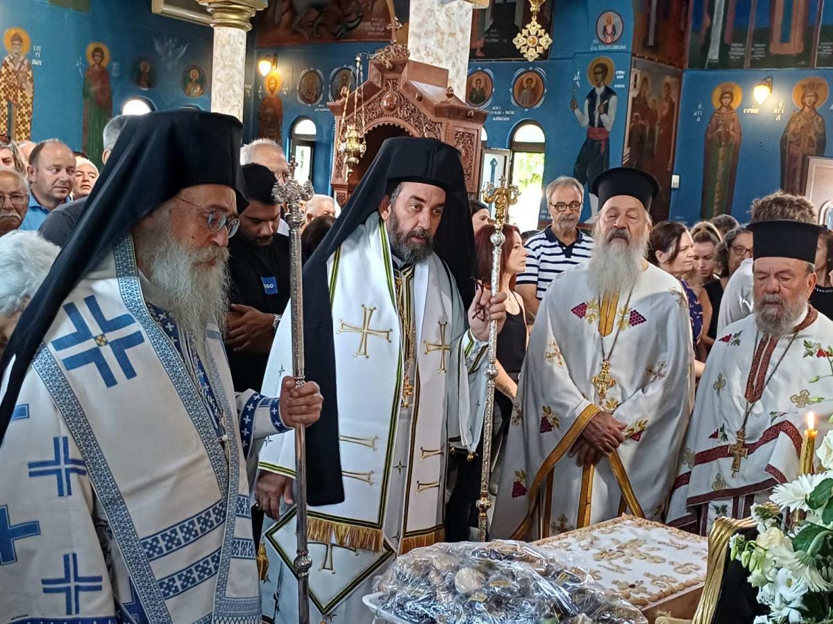 Συγκίνηση στη Μεσαρά: Πλήθος κόσμου και δύο Μητροπολίτες στο ετήσιο μνημόσυνο του Μανούσου Πουλινάκη 13 Συγκίνηση στη Μεσαρά: Πλήθος κόσμου και δύο Μητροπολίτες στο ετήσιο μνημόσυνο του Μανούσου Πουλινάκη