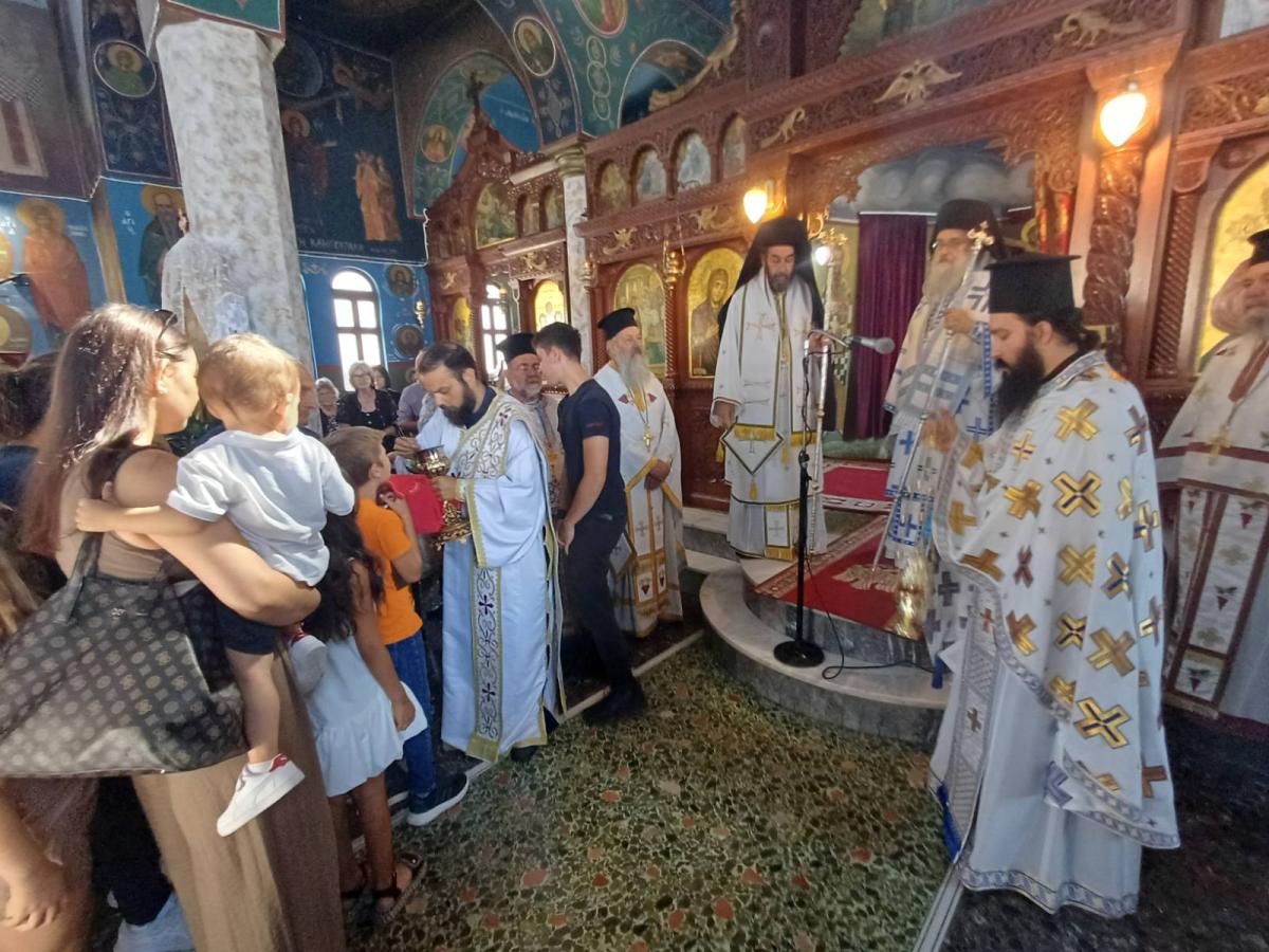 Συγκίνηση στη Μεσαρά: Πλήθος κόσμου και δύο Μητροπολίτες στο ετήσιο μνημόσυνο του Μανούσου Πουλινάκη 8 Συγκίνηση στη Μεσαρά: Πλήθος κόσμου και δύο Μητροπολίτες στο ετήσιο μνημόσυνο του Μανούσου Πουλινάκη