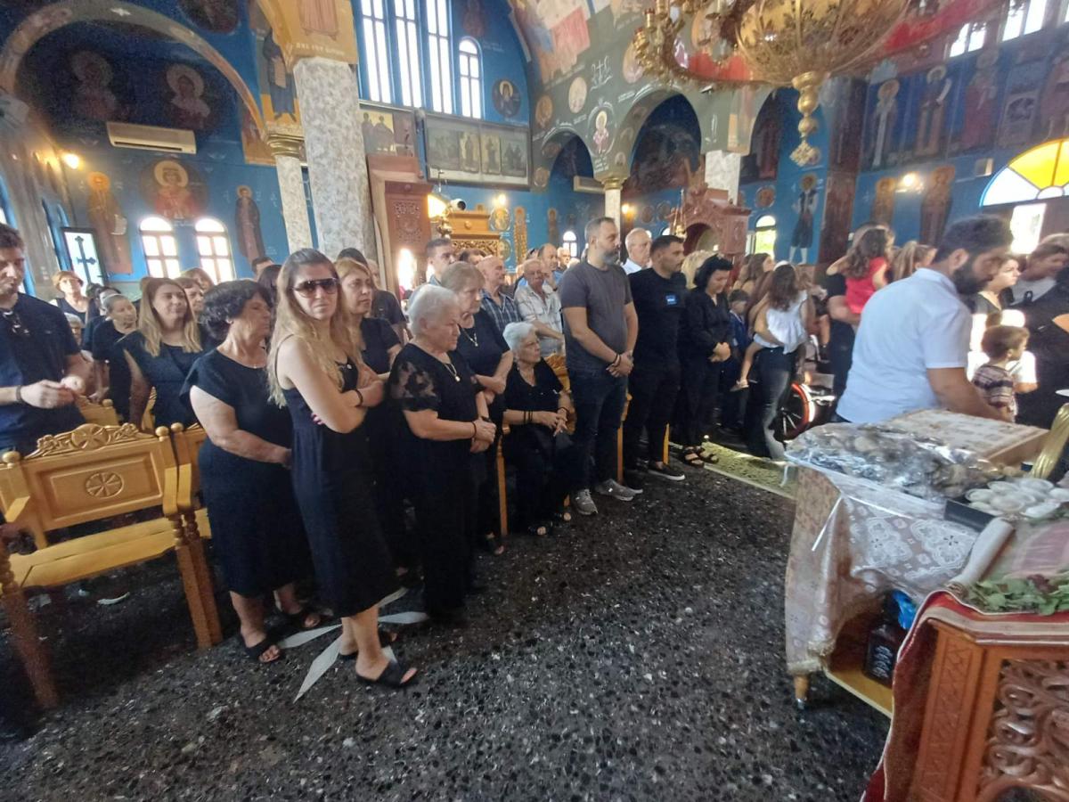 Συγκίνηση στη Μεσαρά: Πλήθος κόσμου και δύο Μητροπολίτες στο ετήσιο μνημόσυνο του Μανούσου Πουλινάκη 6 Συγκίνηση στη Μεσαρά: Πλήθος κόσμου και δύο Μητροπολίτες στο ετήσιο μνημόσυνο του Μανούσου Πουλινάκη