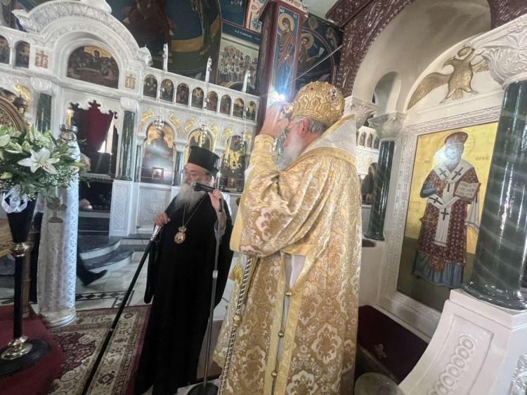 Ιστορικές στιγμές στο Τυμπάκι με την Τιμία Κάρα του Αγίου Τίτου – Τιμητική απονομή στον Μητροπολίτη Μακάριο 13 Ιστορικές στιγμές στο Τυμπάκι με την Τιμία Κάρα του Αγίου Τίτου – Τιμητική απονομή στον Μητροπολίτη Μακάριο