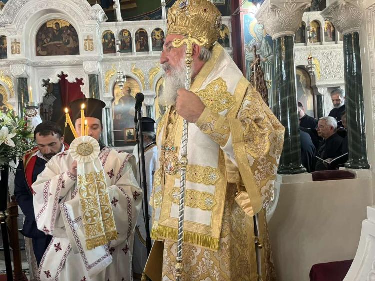 Ιστορικές στιγμές στο Τυμπάκι με την Τιμία Κάρα του Αγίου Τίτου – Τιμητική απονομή στον Μητροπολίτη Μακάριο 11 Ιστορικές στιγμές στο Τυμπάκι με την Τιμία Κάρα του Αγίου Τίτου – Τιμητική απονομή στον Μητροπολίτη Μακάριο