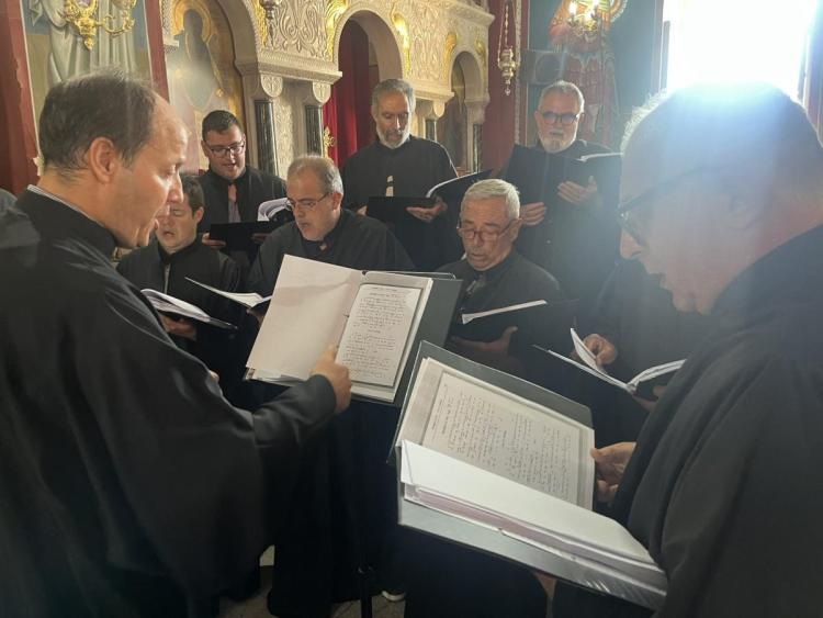 Ιστορικές στιγμές στο Τυμπάκι με την Τιμία Κάρα του Αγίου Τίτου – Τιμητική απονομή στον Μητροπολίτη Μακάριο 7 Ιστορικές στιγμές στο Τυμπάκι με την Τιμία Κάρα του Αγίου Τίτου – Τιμητική απονομή στον Μητροπολίτη Μακάριο
