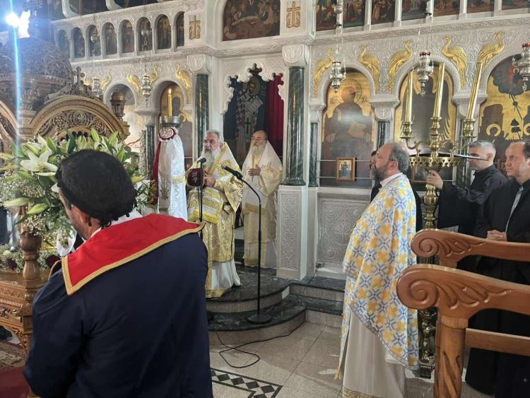 Ιστορικές στιγμές στο Τυμπάκι με την Τιμία Κάρα του Αγίου Τίτου – Τιμητική απονομή στον Μητροπολίτη Μακάριο 5 Ιστορικές στιγμές στο Τυμπάκι με την Τιμία Κάρα του Αγίου Τίτου – Τιμητική απονομή στον Μητροπολίτη Μακάριο