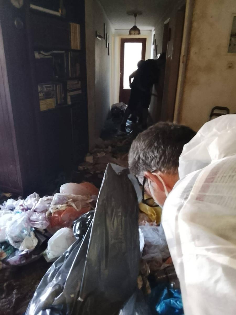 Εικόνες-σοκ στην Κρήτη: Μετέτρεψε το διαμέρισμά της σε υγειονομική «βόμβα» με μουχλιασμένα φαγητά και σκουπίδια! 8 Εικόνες-σοκ στην Κρήτη: Μετέτρεψε το διαμέρισμά της σε υγειονομική «βόμβα» με μουχλιασμένα φαγητά και σκουπίδια!