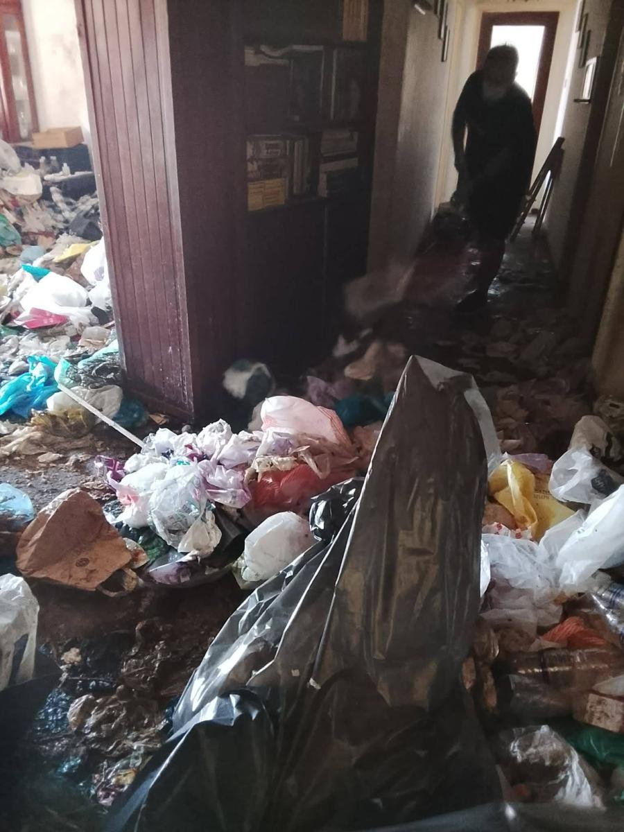 Εικόνες-σοκ στην Κρήτη: Μετέτρεψε το διαμέρισμά της σε υγειονομική «βόμβα» με μουχλιασμένα φαγητά και σκουπίδια! 7 Εικόνες-σοκ στην Κρήτη: Μετέτρεψε το διαμέρισμά της σε υγειονομική «βόμβα» με μουχλιασμένα φαγητά και σκουπίδια!