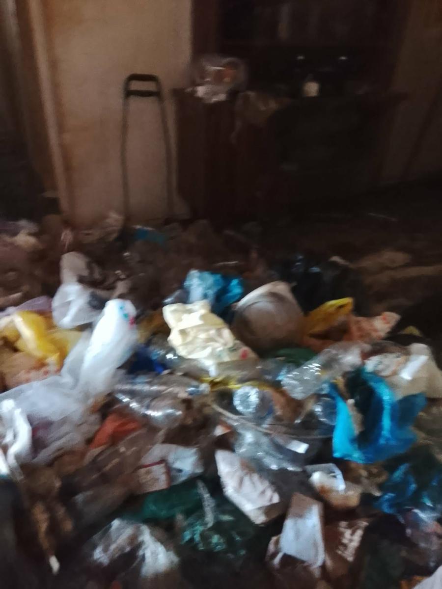 Εικόνες-σοκ στην Κρήτη: Μετέτρεψε το διαμέρισμά της σε υγειονομική «βόμβα» με μουχλιασμένα φαγητά και σκουπίδια! 6 Εικόνες-σοκ στην Κρήτη: Μετέτρεψε το διαμέρισμά της σε υγειονομική «βόμβα» με μουχλιασμένα φαγητά και σκουπίδια!