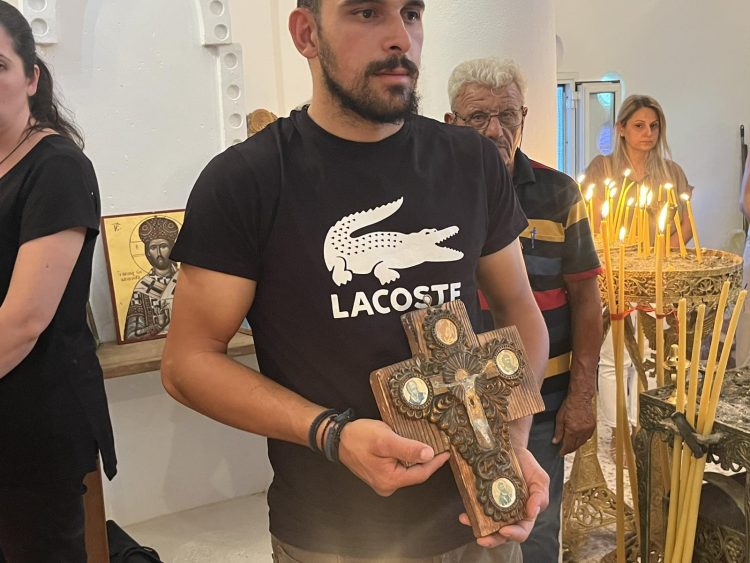Με πλήθος πιστών ο Μέγας Εσπερινός στον Τίμιο Σταυρό Κλήματος (Δείτε video & φωτογραφίες)
