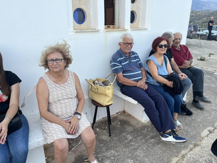 Με πλήθος πιστών ο Μέγας Εσπερινός στον Τίμιο Σταυρό Κλήματος (Δείτε video & φωτογραφίες) 15 Με πλήθος πιστών ο Μέγας Εσπερινός στον Τίμιο Σταυρό Κλήματος (Δείτε video & φωτογραφίες)