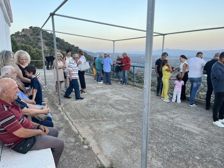 Με πλήθος πιστών ο Μέγας Εσπερινός στον Τίμιο Σταυρό Κλήματος (Δείτε video & φωτογραφίες)