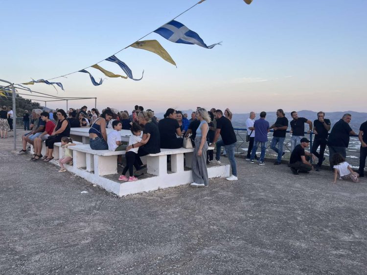 Με πλήθος πιστών ο Μέγας Εσπερινός στον Τίμιο Σταυρό Κλήματος (Δείτε video & φωτογραφίες) 16 Με πλήθος πιστών ο Μέγας Εσπερινός στον Τίμιο Σταυρό Κλήματος (Δείτε video & φωτογραφίες)
