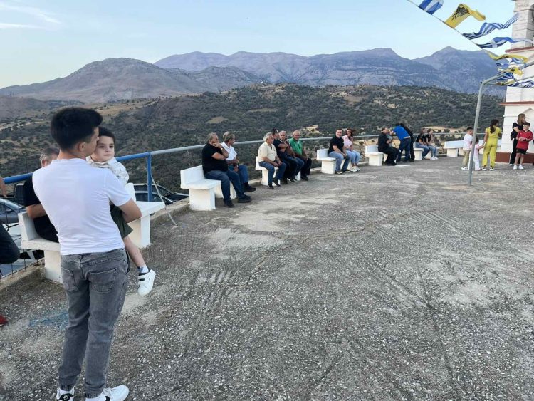 Με πλήθος πιστών ο Μέγας Εσπερινός στον Τίμιο Σταυρό Κλήματος (Δείτε video & φωτογραφίες) 18 Με πλήθος πιστών ο Μέγας Εσπερινός στον Τίμιο Σταυρό Κλήματος (Δείτε video & φωτογραφίες)