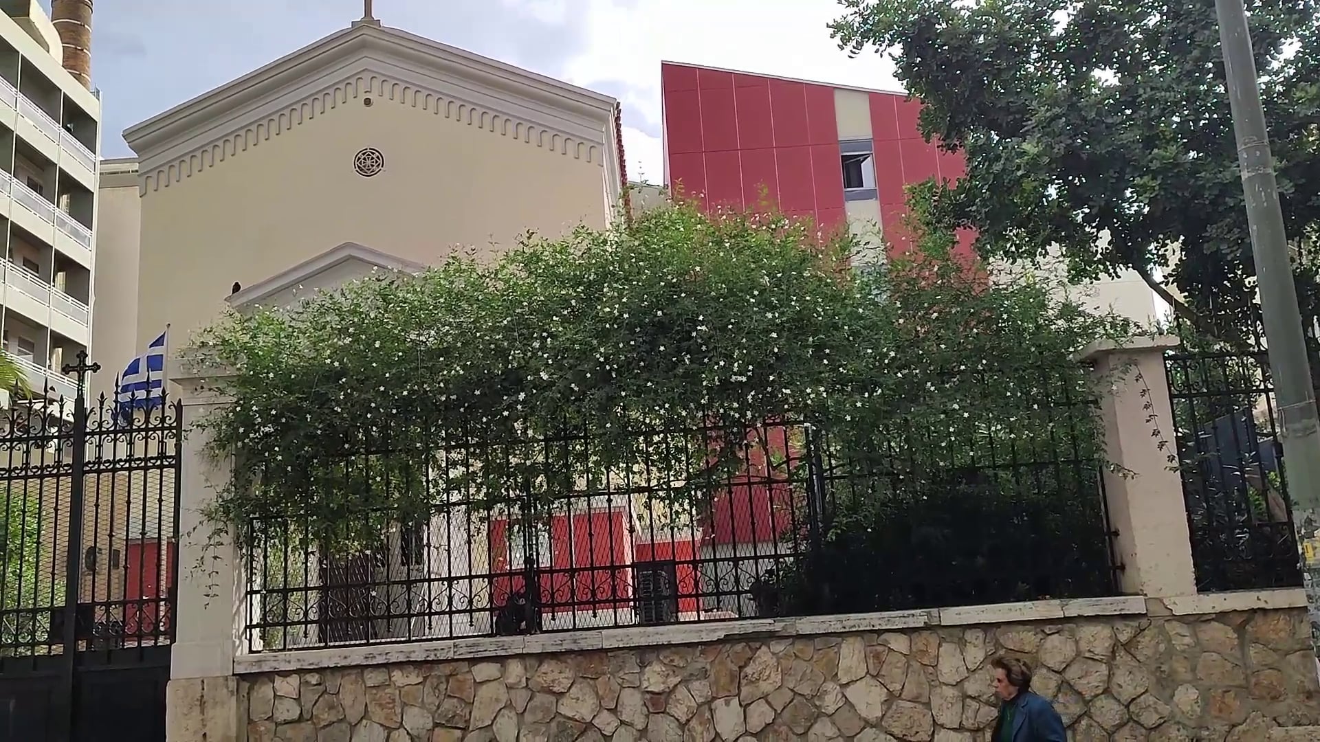 Γιώργος Μαζωνάκης: Το Iraklionews.gr στην οδό Καρνεάδου – Εικόνες και βίντεο από το επίμαχο ιατρείο 13 Γιώργος Μαζωνάκης: Το Iraklionews.gr στην οδό Καρνεάδου – Εικόνες και βίντεο από το επίμαχο ιατρείο