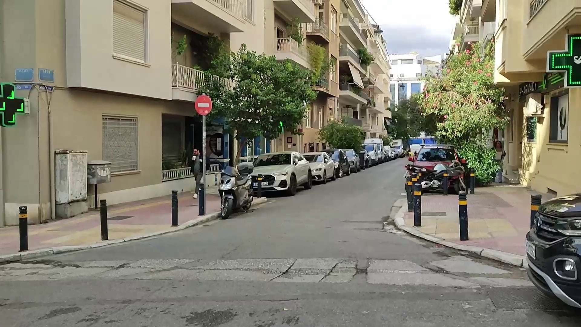 Γιώργος Μαζωνάκης: Το Iraklionews.gr στην οδό Καρνεάδου – Εικόνες και βίντεο από το επίμαχο ιατρείο 11 Γιώργος Μαζωνάκης: Το Iraklionews.gr στην οδό Καρνεάδου – Εικόνες και βίντεο από το επίμαχο ιατρείο