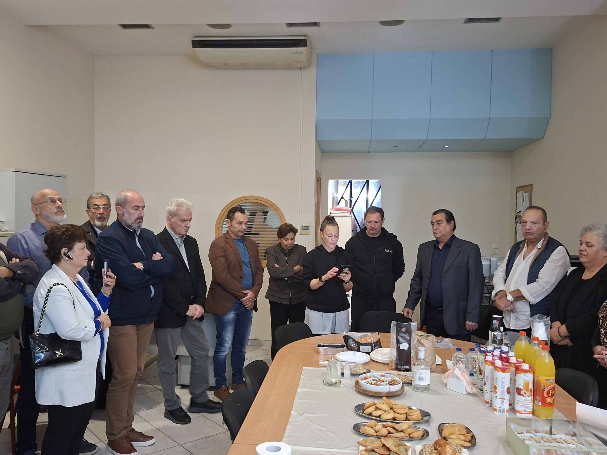 Ηράκλειο: Το όνομα του Μιχάλη Βάμβουκα στην αίθουσα της 3ης Δημοτικής Κοινότητας – Συγκίνηση στα αποκαλυπτήρια 3 Ηράκλειο: Το όνομα του Μιχάλη Βάμβουκα στην αίθουσα της 3ης Δημοτικής Κοινότητας – Συγκίνηση στα αποκαλυπτήρια