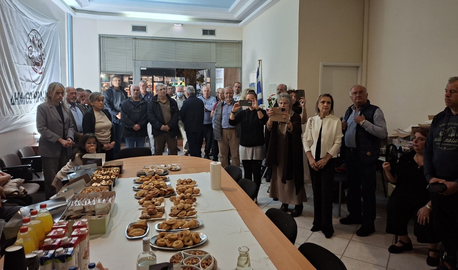 Ηράκλειο: Το όνομα του Μιχάλη Βάμβουκα στην αίθουσα της 3ης Δημοτικής Κοινότητας – Συγκίνηση στα αποκαλυπτήρια 2 Ηράκλειο: Το όνομα του Μιχάλη Βάμβουκα στην αίθουσα της 3ης Δημοτικής Κοινότητας – Συγκίνηση στα αποκαλυπτήρια