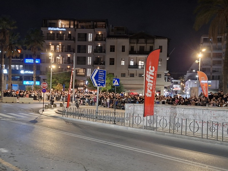 Ηράκλειο: Εντυπωσιακό θέαμα με αγωνιστικά αυτοκίνητα στην καρδιά της πόλης – Η ιστορική υπερειδική (εικόνες)